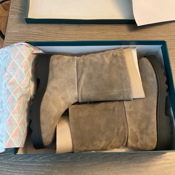 Aerosoles Grey Suede Calf Hug Bootie, Size 11 - Picture 4 of 5